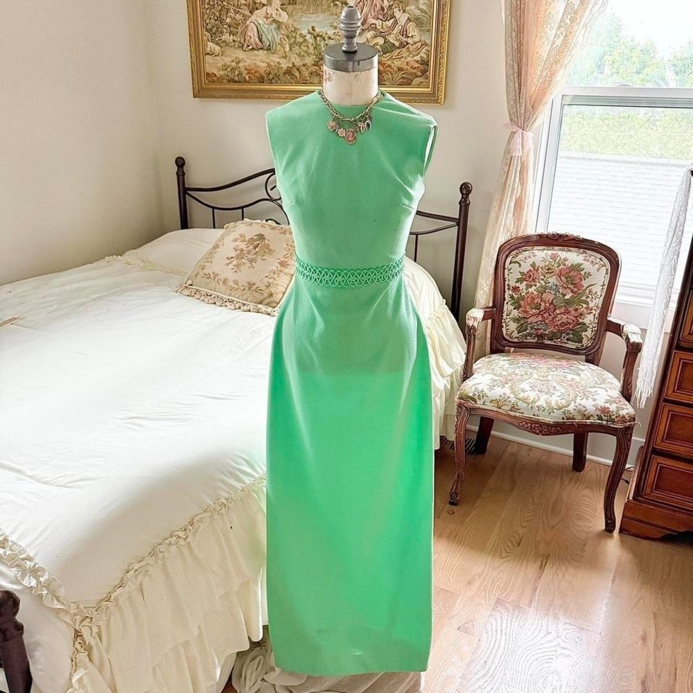 Green maxi dress  70s handmade lime green maxi dress‎ size small